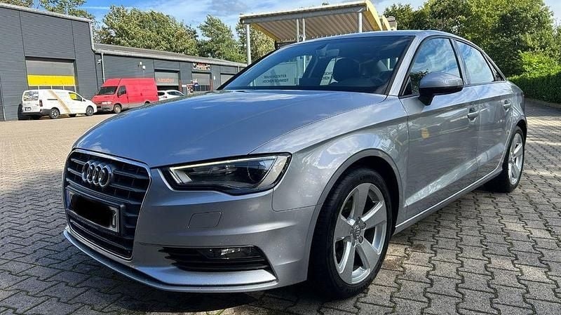 Silber Gebraucht 2016 Audi A3 Ambiente Limousine | 15.300 € (Guter Preis) - Bild 1/4