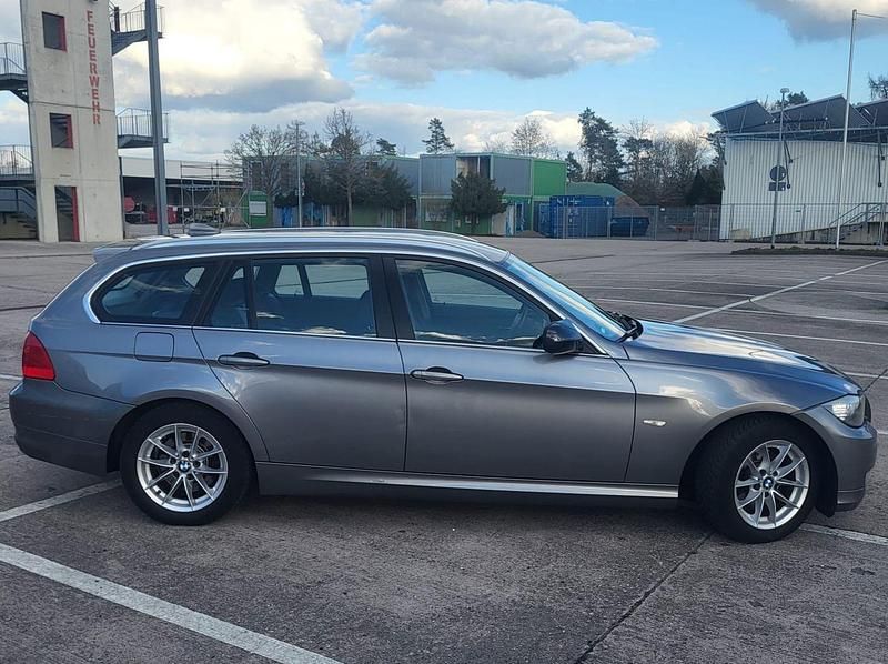 Gebraucht BMW 318 184 PS (135 kW) 2012 Silber Kombi