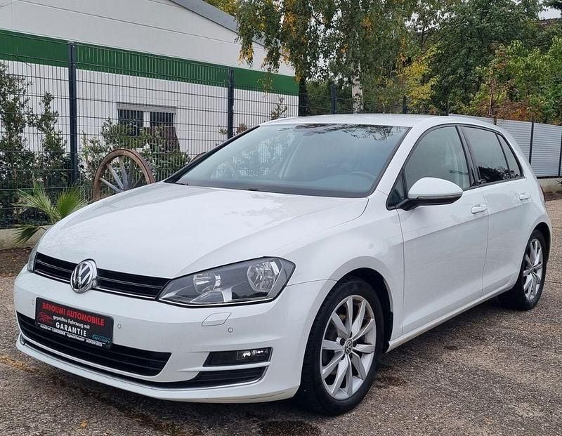 Weiß Gebraucht 2017 VW Golf VII Allstar Limousine | 7.990 € (Superpreis) - Bild 1/4