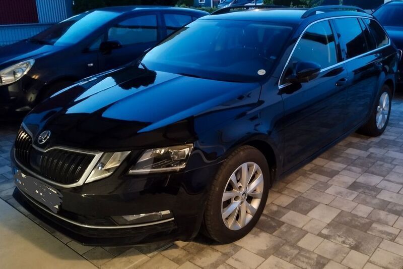 Schwarz Gebraucht 2018 Skoda Octavia Kombi | 15.900 € (Etwas zu teuer) - Bild 1/4