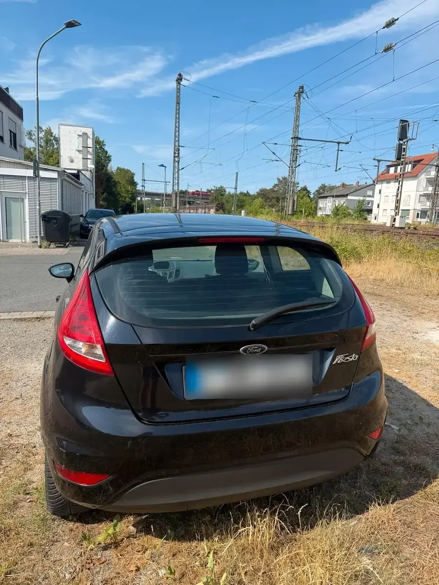 Gebraucht Ford Fiesta 90 PS (66 kW) 2010 Schwarz Limousine