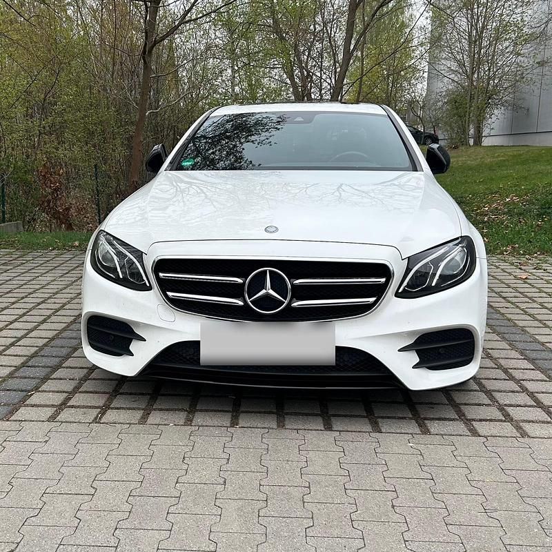 Gebraucht Mercedes E350 AMG line 258 PS (189 kW) 2017 Weiß Limousine