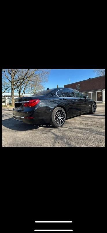 Schwarz Gebraucht 2013 BMW 730L Limousine | 16.900 € (Fairer Preis) - Bild 1/4