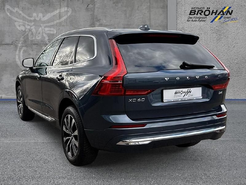 Gebraucht Volvo XC60 Plus 197 PS (144 kW) 2023 Denim blue / metallic SUV