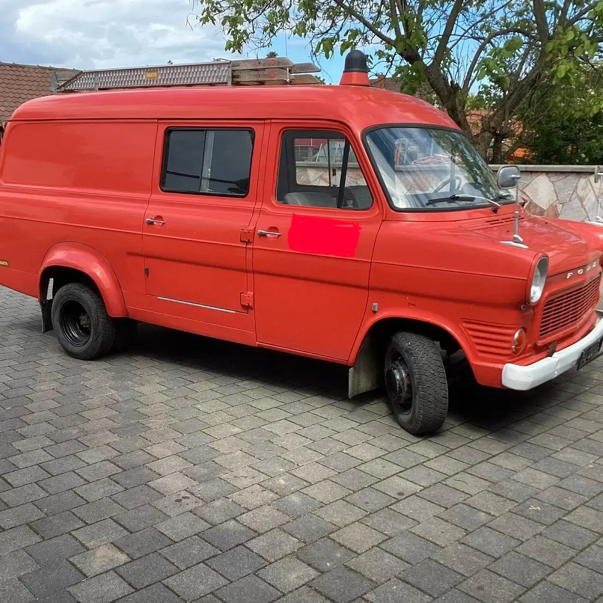 Używany Ford Transit 65 KM (47 kW) 1974 Czerwony Minivan