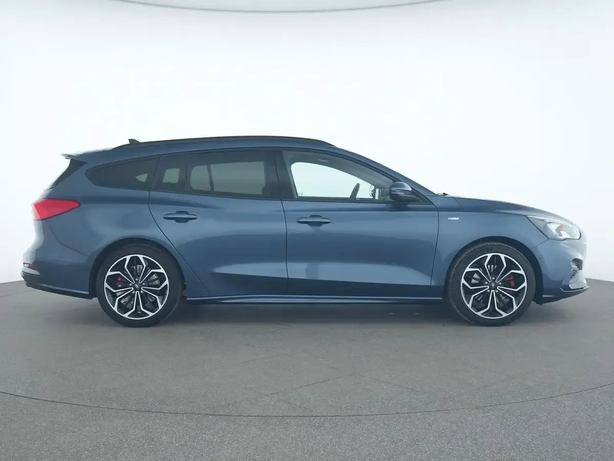 Gebraucht Ford Focus ST-Line X 150 PS (110 kW) 2022 Chroma blau Kombi