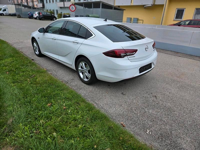 Gebraucht Opel Insignia Sport 136 PS (100 kW) 2018 Weiß Limousine
