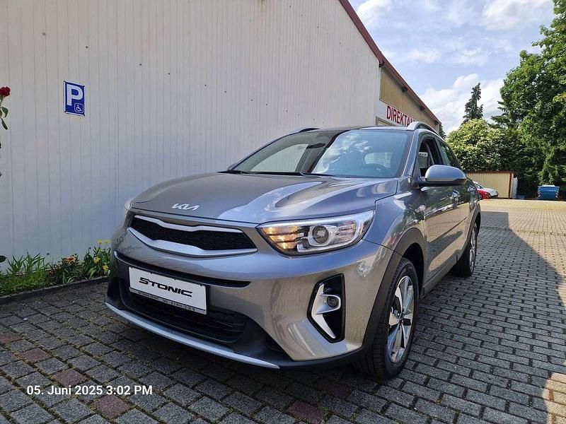 Astrograu Neu 2025 Kia Stonic SUV | 20.990 € (Fairer Preis) - Bild 1/4