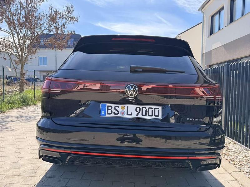 Gebraucht VW Touareg R 462 PS (339 kW) 2024 Schwarz SUV