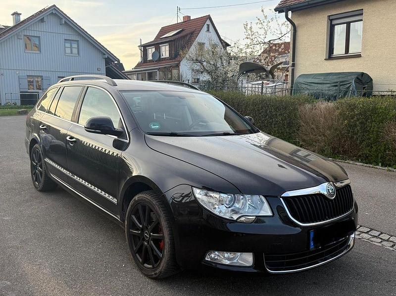 Usado Skoda Superb Exclusive 143 HP (105 kW) 2013 Preto Carrinha