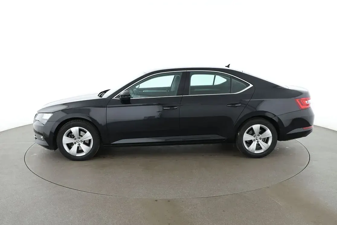 Gebraucht Skoda Superb Ambition 150 PS (110 kW) 2018 Schwarz Limousine