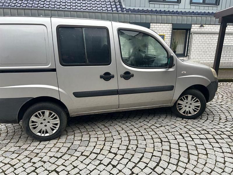 Gebraucht Fiat Doblò 105 PS (77 kW) 2005 Grau Van / Kleinbus