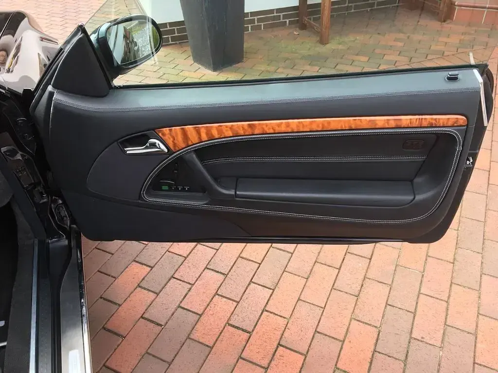Second-hand Mercedes SL320 Edition 224 CP (164 kW) 2000 Negru Cabrio