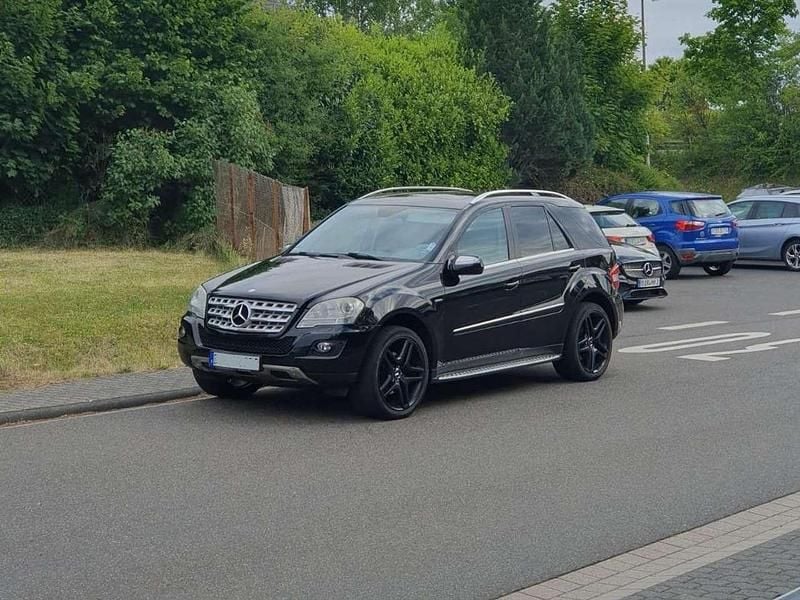 Schwarz Gebraucht 2010 Mercedes ML300 SUV | 11.900 € (Guter Preis) - Bild 1/4