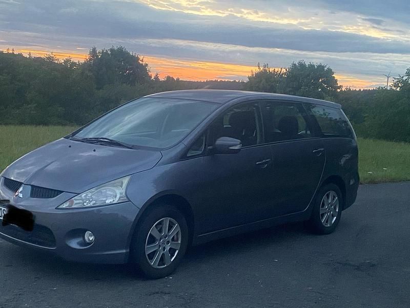 Grau Gebraucht 2010 Mitsubishi Grandis Van / Kleinbus | 1.650 € - Bild 1/4