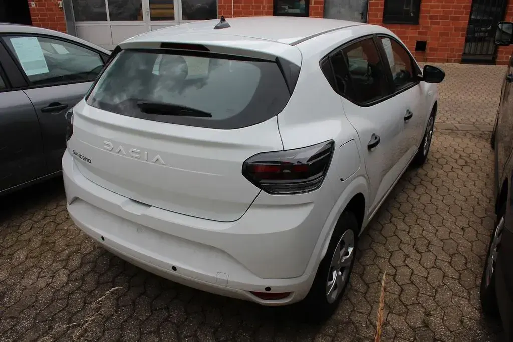 Neu Dacia Sandero Essentiel 67 PS (49 kW) 2026 Arktisweiß Limousine