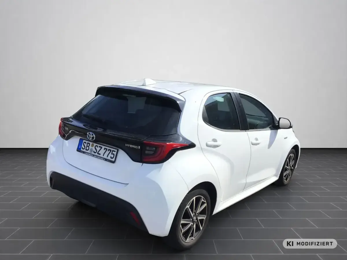 Gebraucht Toyota Yaris 92 PS (67 kW) 2020 Weiß Limousine