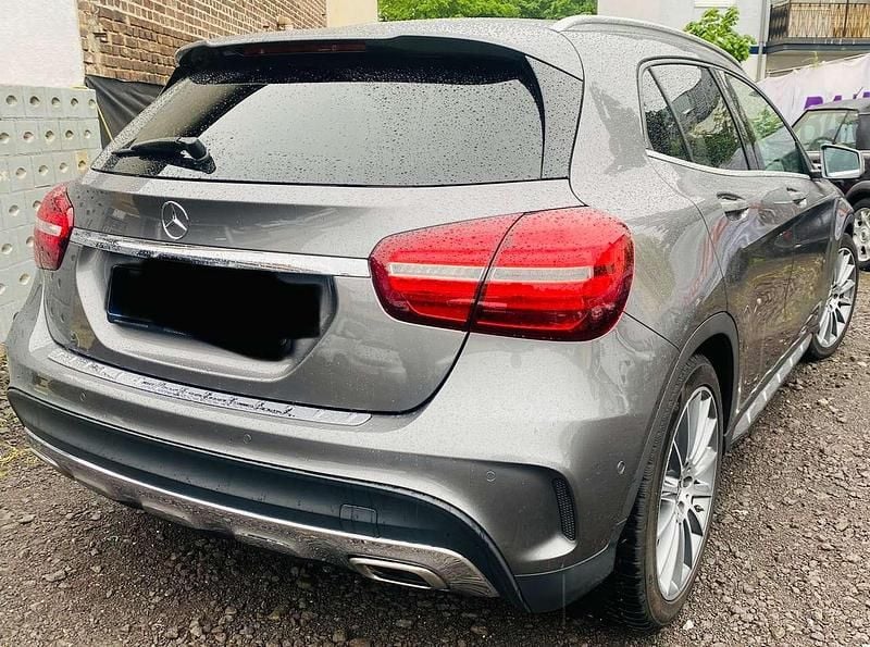 Gebraucht Mercedes GLA250 AMG 211 PS (155 kW) 2019 Mountaingrau  met. SUV