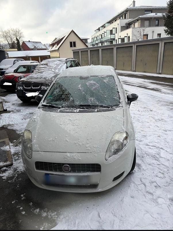 Weiß Gebraucht 2009 Fiat Punto Active Limousine | 1.800 € (Guter Preis) - Bild 1/4