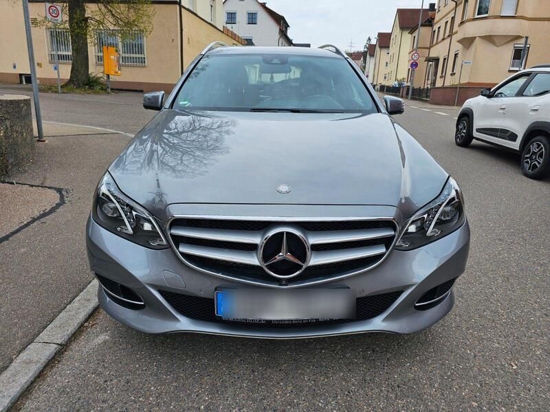 Silber Gebraucht 2014 Mercedes E220 Kombi | 12.500 € (Fairer Preis) - Bild 1/4