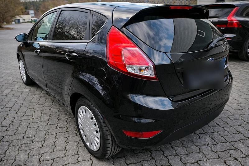 Gebraucht Ford Fiesta 80 PS (58 kW) 2014 Schwarz Kleinwagen