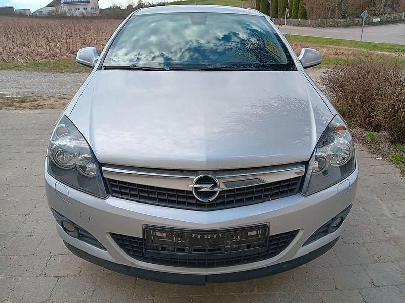 Gebraucht Opel Astra GTC Edition 90 PS (66 kW) 2010 Silber Coupé