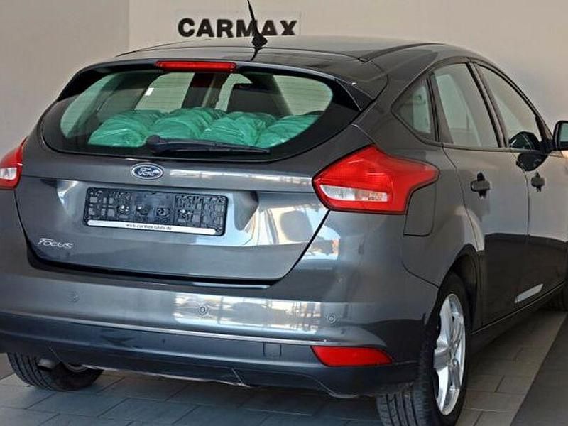 Gebraucht Ford Focus Business Edition 120 PS (88 kW) 2016 Grau Limousine