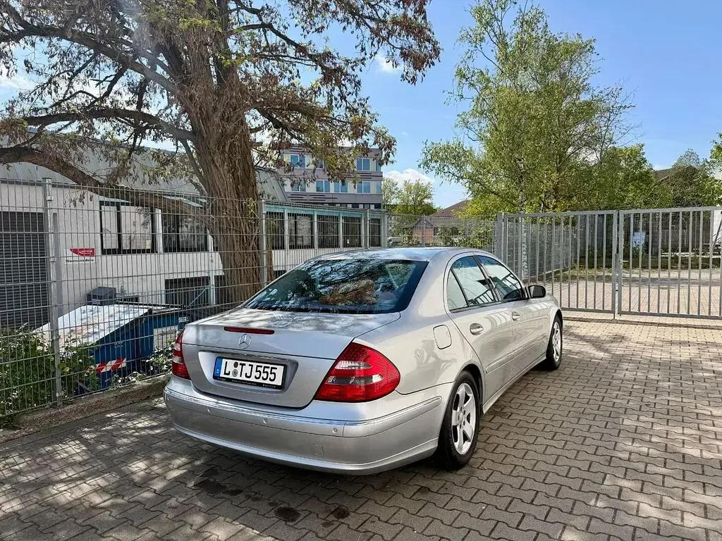 Gebraucht Mercedes E200 Avantgarde 163 PS (119 kW) 2004 Silber Limousine