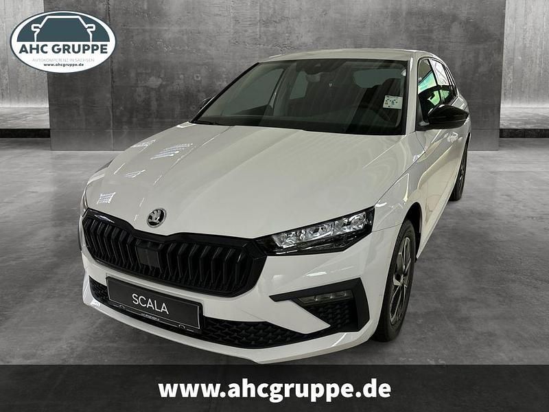 Gebraucht Skoda Scala Selection 95 PS (69 kW) 2024 Weiß Kleinwagen