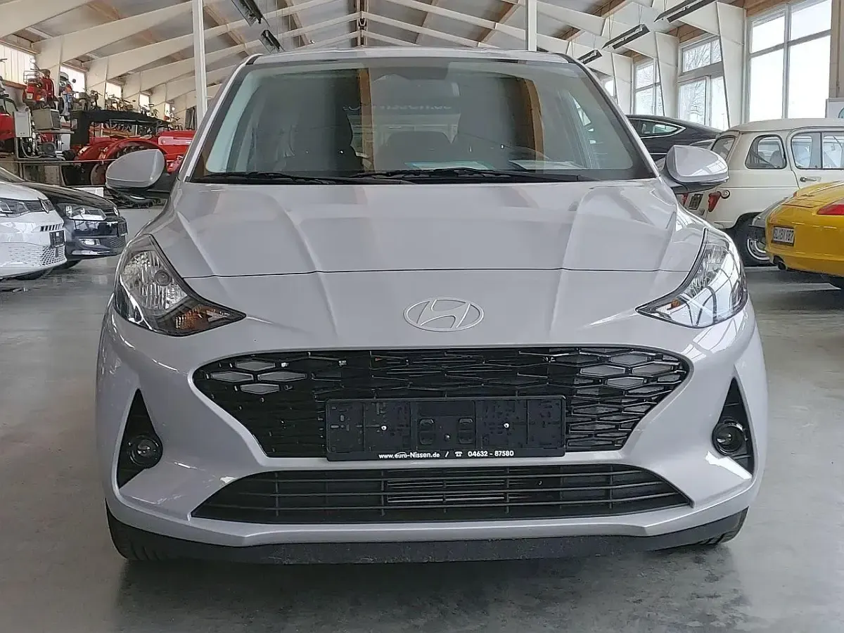 Neu Hyundai i10 Premium 79 PS (58 kW) 2025 Lumen grey Kleinwagen