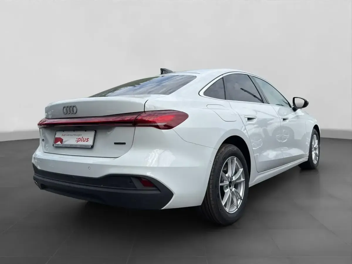 Gebraucht Audi A5 Ambiente 204 PS (150 kW) 2025 Gletscherweiß metallic Limousine