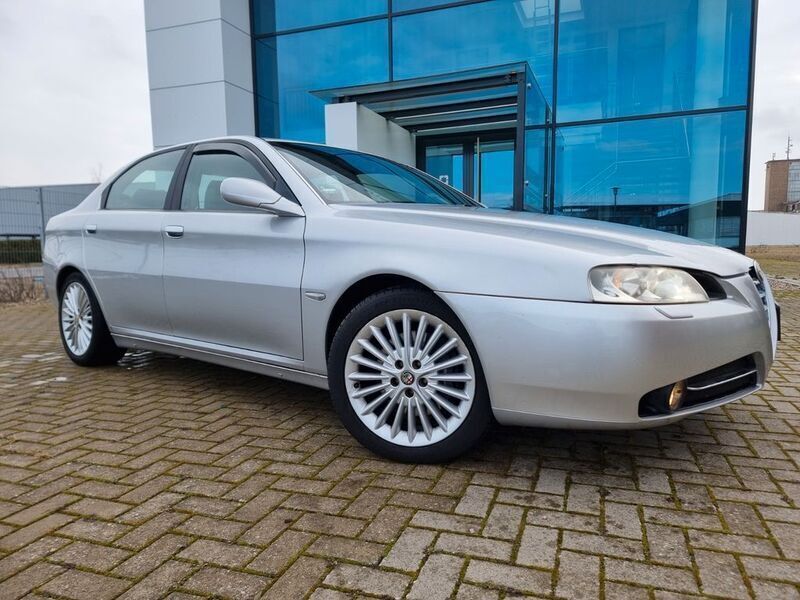 Silber metallic Gebraucht 2004 Alfa Romeo 166 Distinctive Limousine | 6.495 € (Fairer Preis) - Bild 1/4