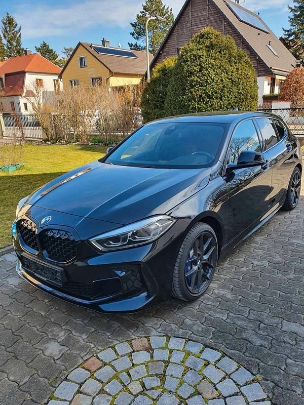 Schwarz Gebraucht 2020 BMW M135 Kleinwagen | 28.000 € (Superpreis) - Bild 1/4