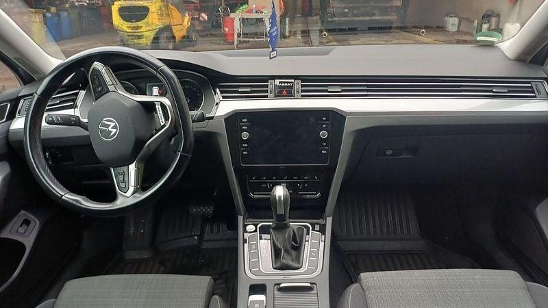 Gebraucht VW Passat Business 200 PS (147 kW) 2021 Pyritsilber metallic Kombi