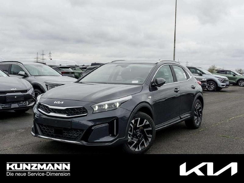 Grau pentametal metallic Gebraucht 2025 Kia XCeed Vision SUV | 25.339 € (Superpreis) - Bild 1/4