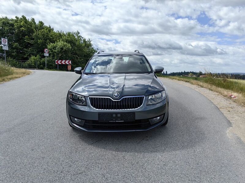 Grau Gebraucht 2014 Skoda Octavia Elegance Kombi | 8.250 € (Guter Preis) - Bild 1/4
