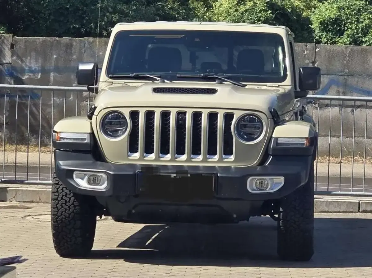 Gebraucht Jeep Gladiator Overland 264 PS (194 kW) 2022 Beige Pickup