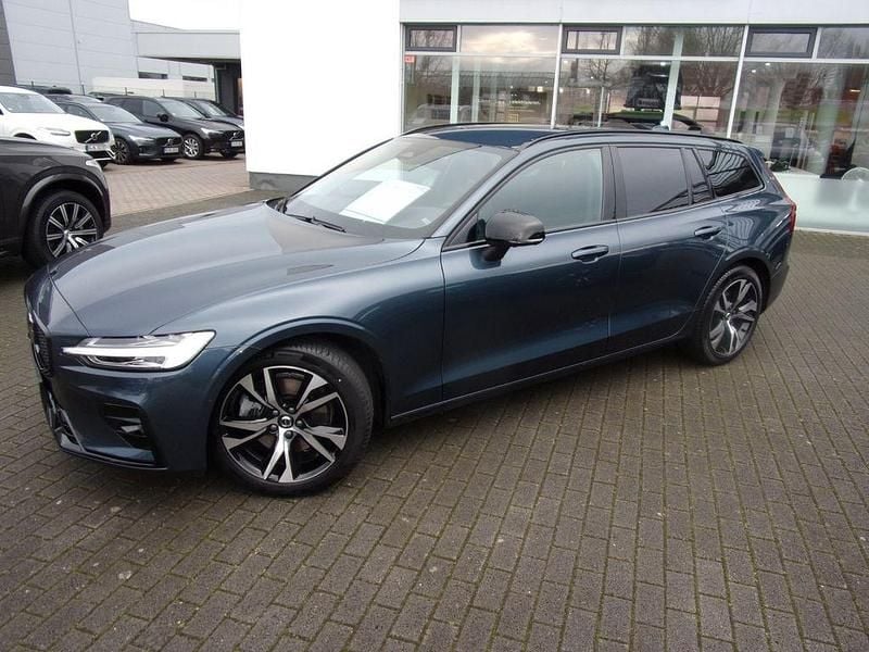 Gebraucht Volvo V60 Plus 197 PS (144 kW) 2024 Blau Kombi
