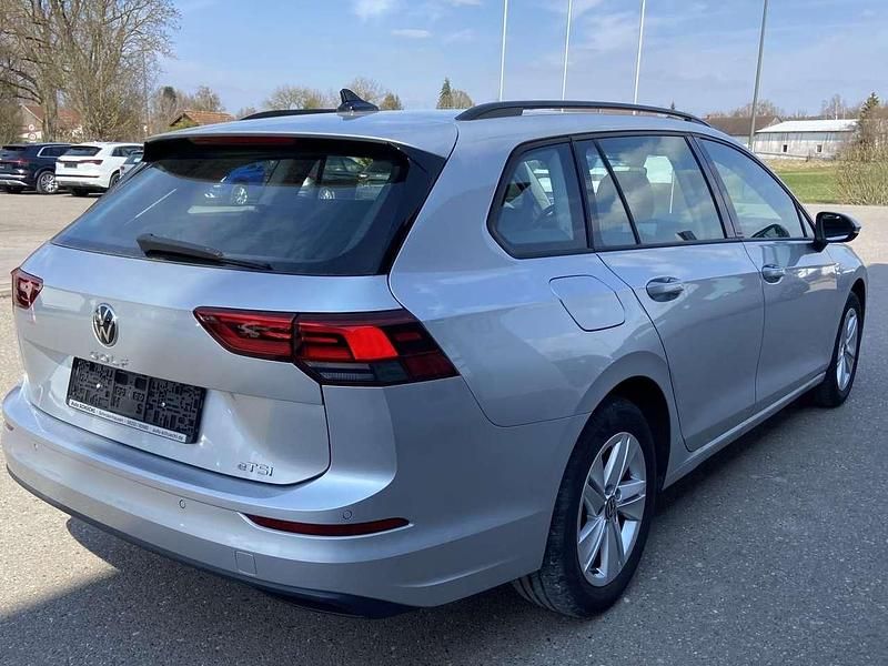 Używany VW Golf VIII Active 131 KM (96 kW) 2023 Srebrny Kombi