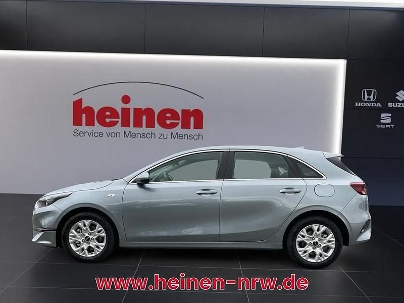 Neu Kia Ceed Vision 140 PS (102 kW) 2025 Andere farbe Kleinwagen