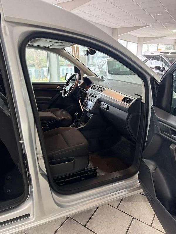 Gebraucht VW Caddy Maxi Trendline 102 PS (75 kW) 2016 Reflexsilber metallic Van / Kleinbus