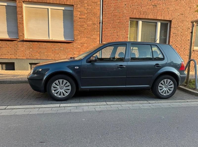 Grau Gebraucht 1999 VW Golf IV Basis Limousine | 2.800 € - Bild 1/4
