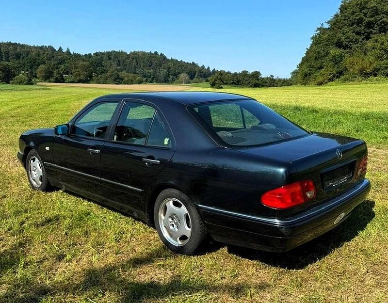 Gebraucht Mercedes E230 Avantgarde 150 PS (110 kW) 1997 Schwarz Limousine