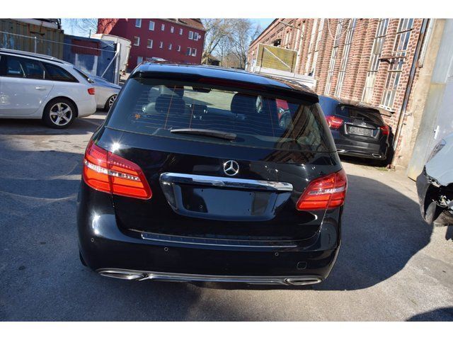 Gebraucht Mercedes B200 Urban 136 PS (100 kW) 2017 Schwarz Kleinwagen