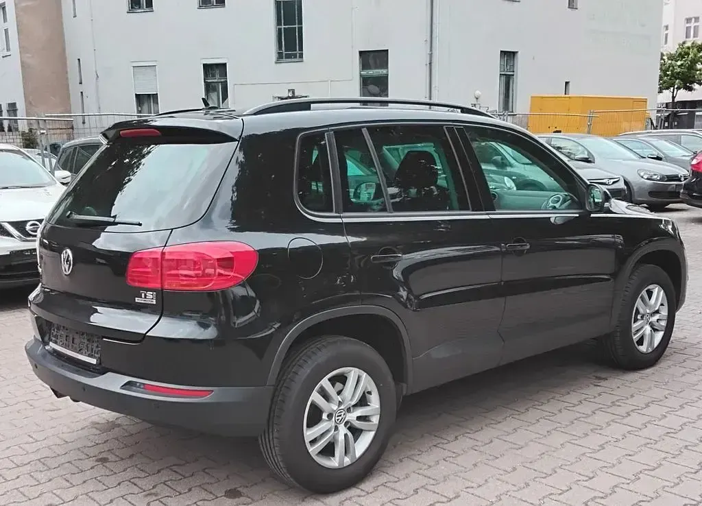 Gebraucht VW Tiguan Trendline 122 PS (89 kW) 2012 Schwarz SUV