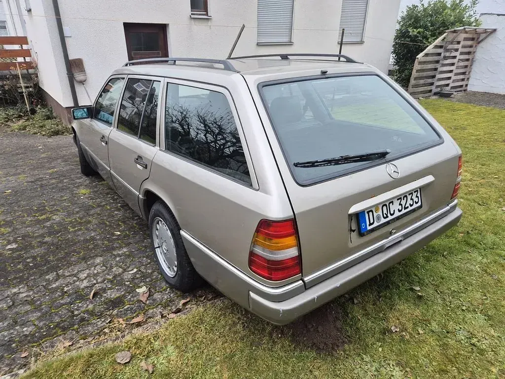 Gebraucht Mercedes 300 220 PS (161 kW) 1990 Gold Limousine