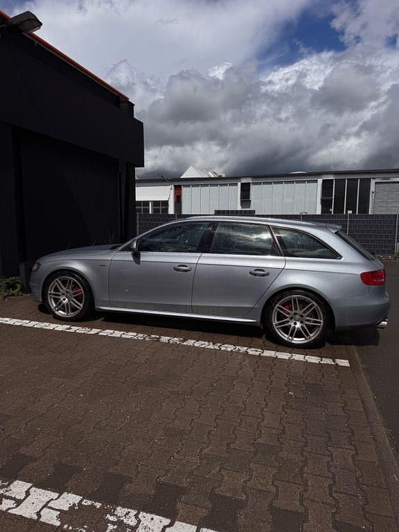 Silber Gebraucht 2009 Audi A4 S-Line Kombi | 5.995 € (Fairer Preis) - Bild 1/4