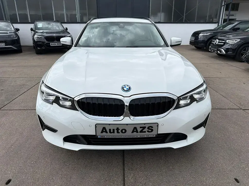 Gebraucht BMW 320e 163 PS (119 kW) 2022 Weiß Limousine