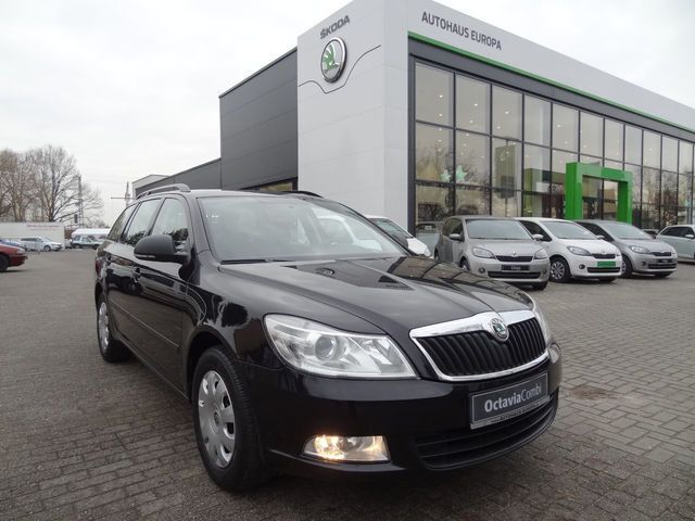 Schwarz metallic Gebraucht 2012 Skoda Octavia Fun Kombi | 10.990 € - Bild 1/4