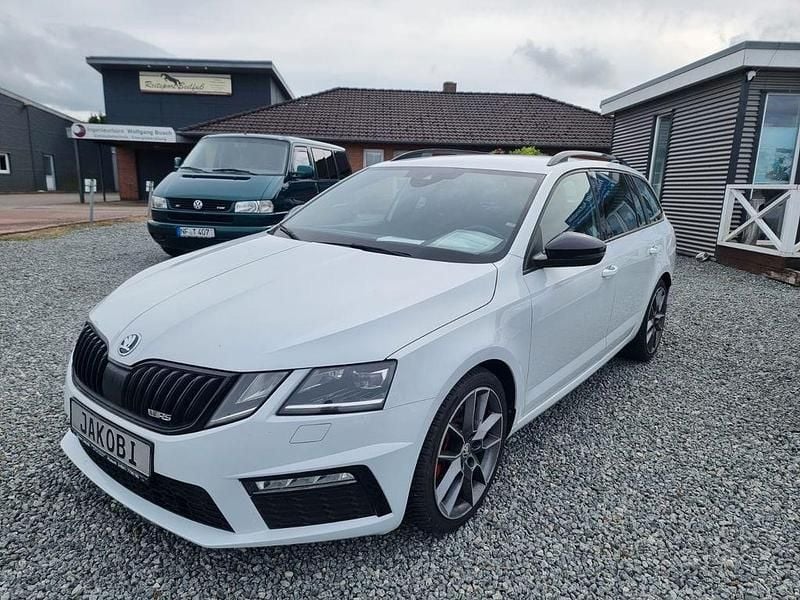Weiß Gebraucht 2020 Skoda Octavia RS Kombi | 22.590 € (Etwas zu teuer) - Bild 1/4